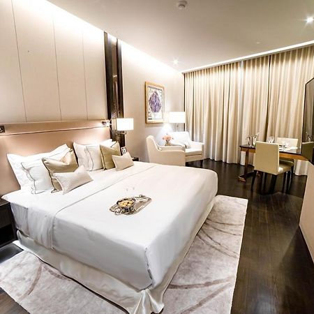 Ph Suites At Pavilion Bukit Bintang Куала Лумпур Екстериор снимка A bedroom at the hotel