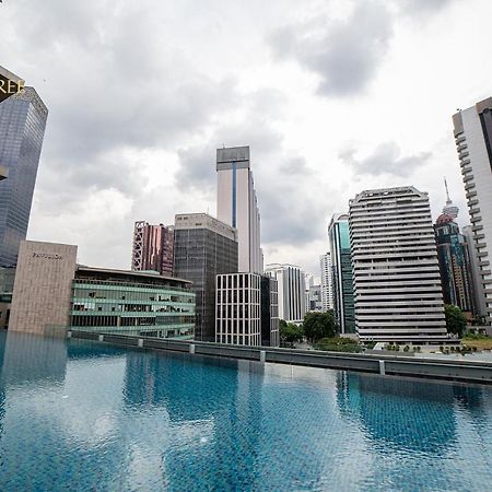 Ph Suites At Pavilion Bukit Bintang Куала Лумпур Екстериор снимка The swimming pool at the 33rd floor of the hotel